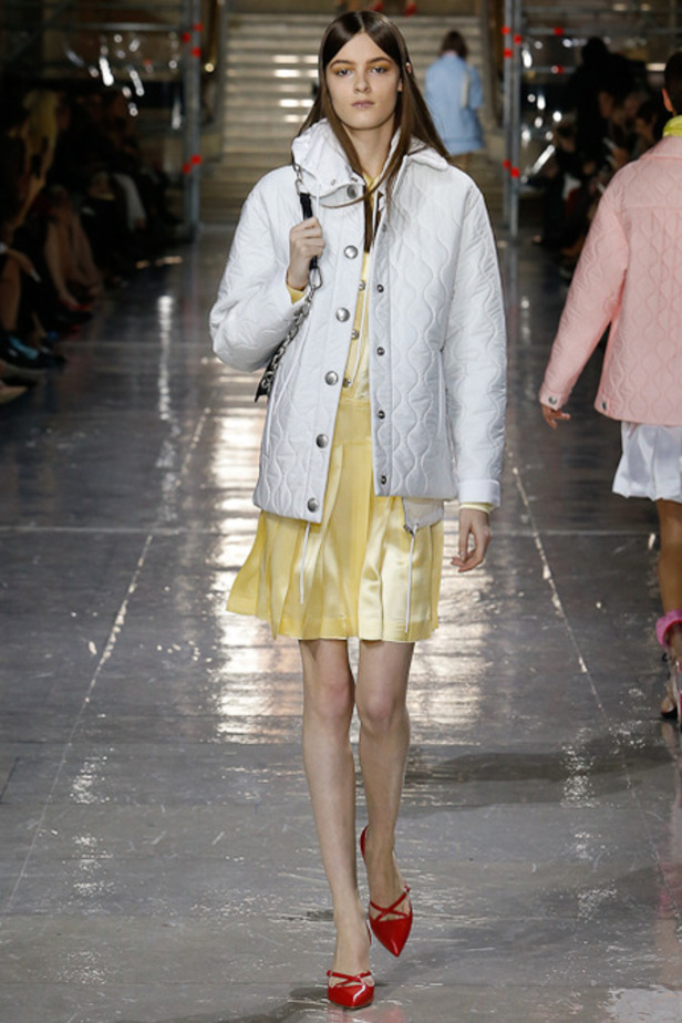 خريف Miu Miu... جمال بألوان السماء السبعة