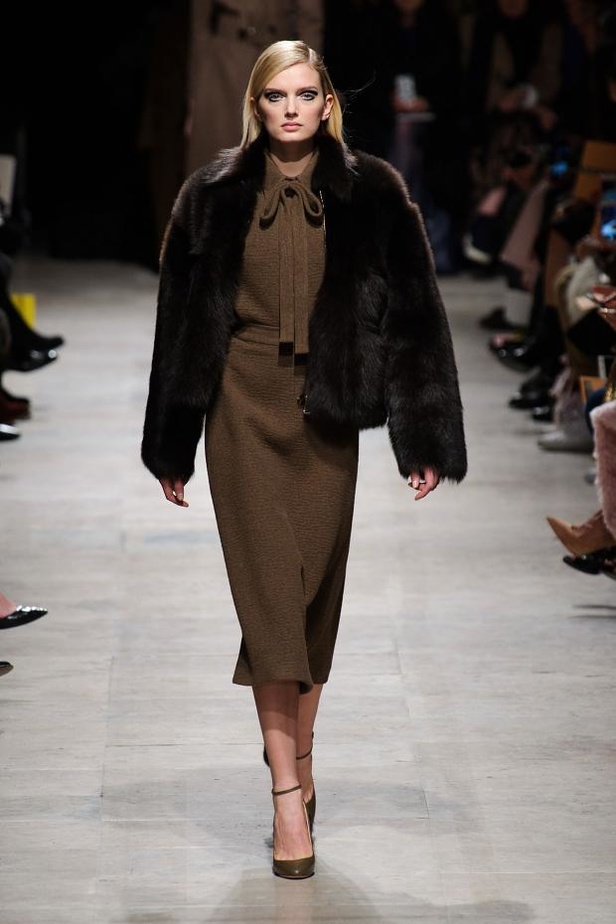 تصاميم دافئة وباريسية في عرض  Rochas