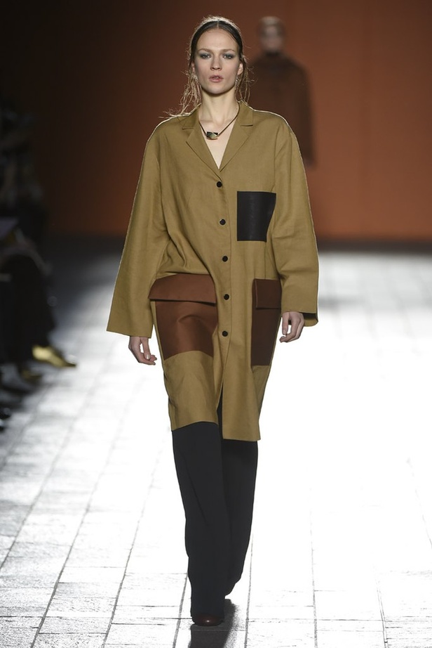 القصّات الذكورية والتقليدية تجمع تصاميمPaul Smith 