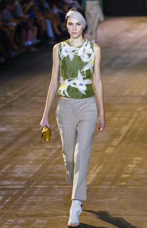 تصاميم تغرد بالحرية في مجموعة Phillip Lim