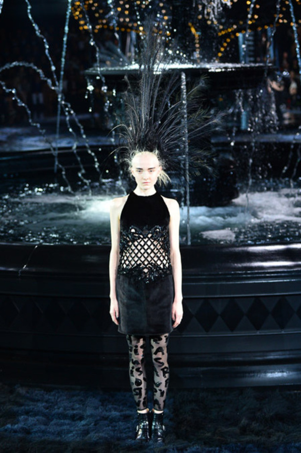 Louis Vuitton تودّع مارك جايكوبز في عرض استثنائي