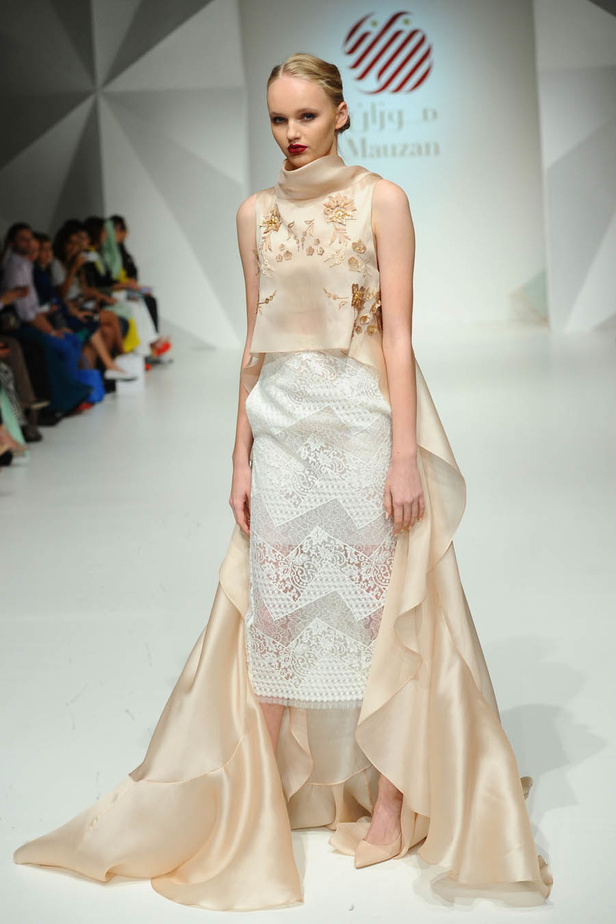 مجموعة Mauzan لسيدّة غامضة