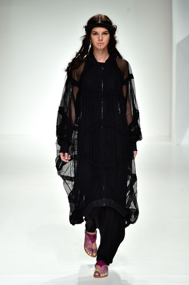 عرض أزياء مشاعل الراجحي لربيع و صيف 2016