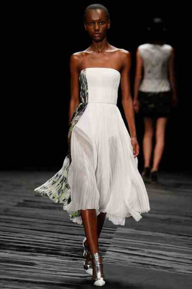 الفصول الأربعة تجتمع تحت سحابة J. MENDEL