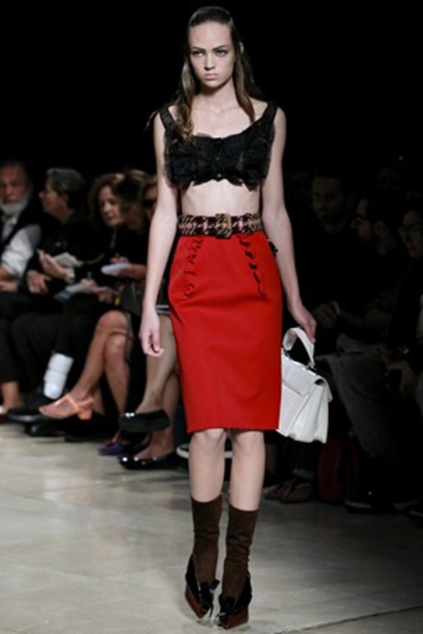 معاطف جلدية وسترات قصيرة في عرض  Miu Miu