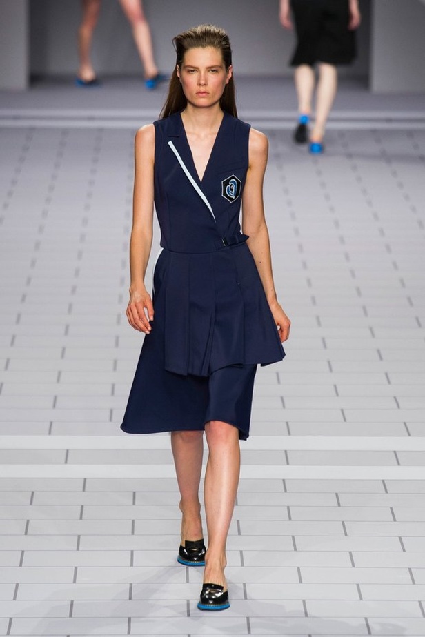 Viktor and Rolf : الزي المدرسي الكلاسيكي...