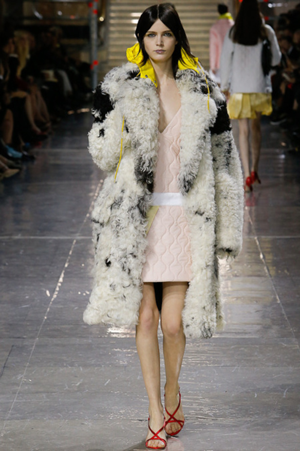 خريف Miu Miu... جمال بألوان السماء السبعة