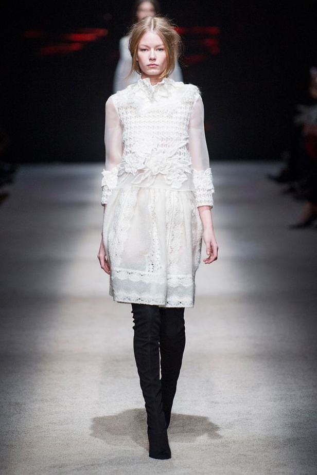 طلّة راقية في عالم التطريز مع Alberta Ferretti