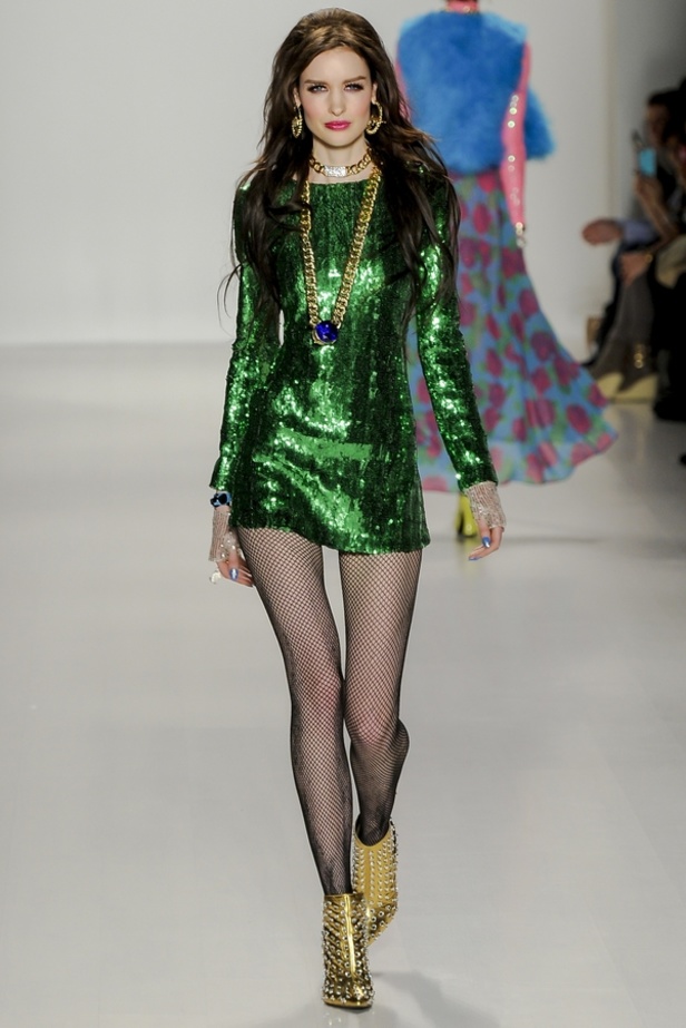 أجواء الثمانينيات في عرض Betsey Johnson