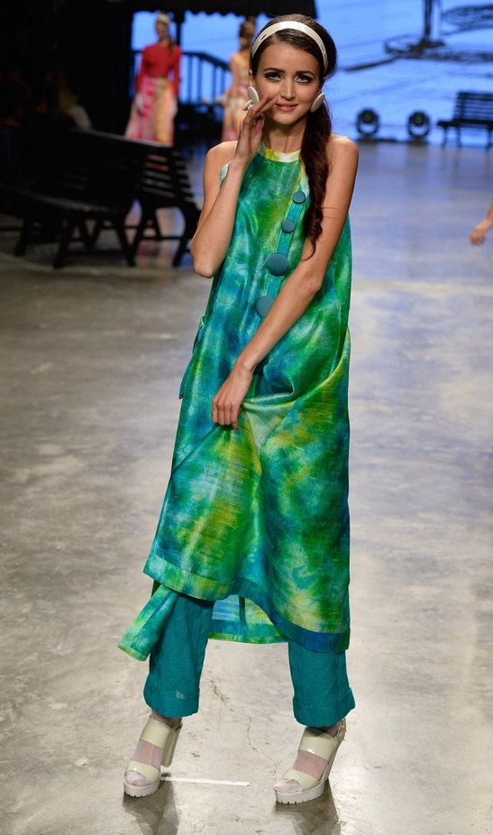 عرض ازياء Zaroon By Zareena لربيع و صيف 2016