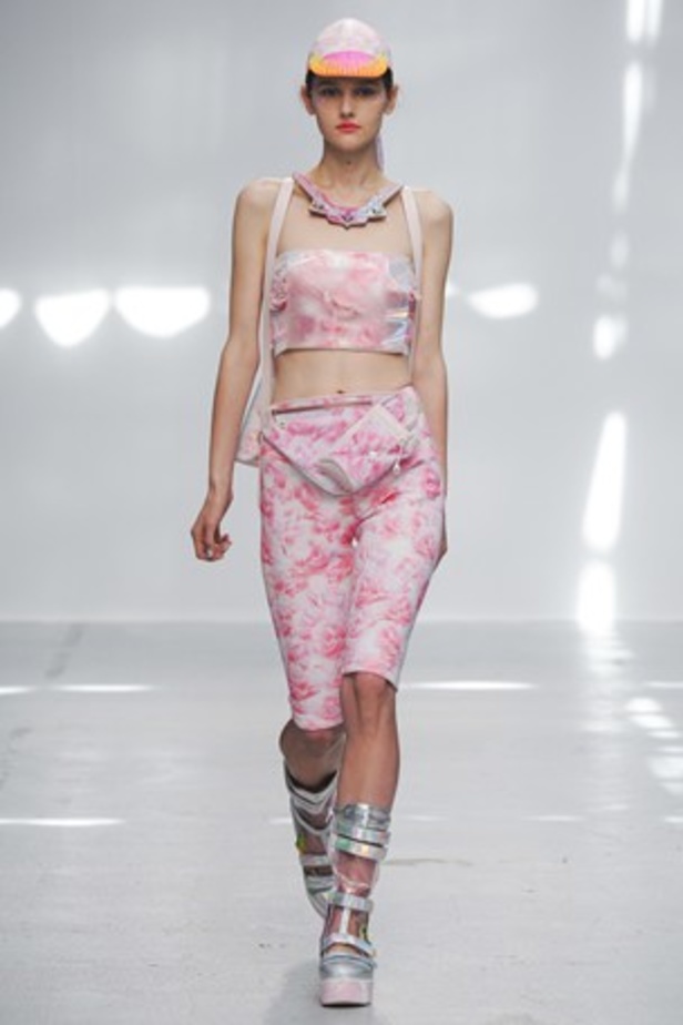 ورود ونقوش ملكية تحاكي مجموعة MANISH ARORA