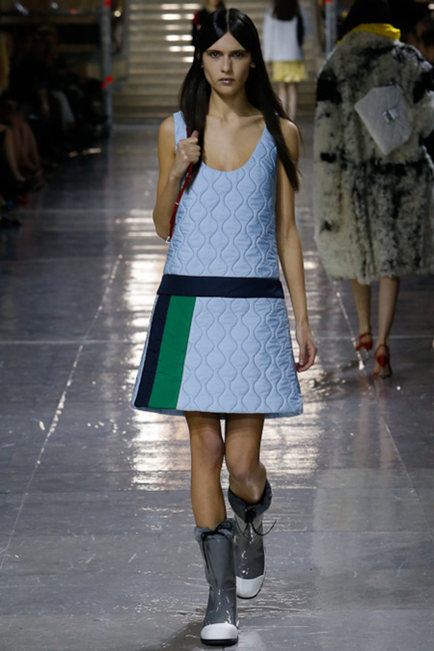 خريف Miu Miu... جمال بألوان السماء السبعة