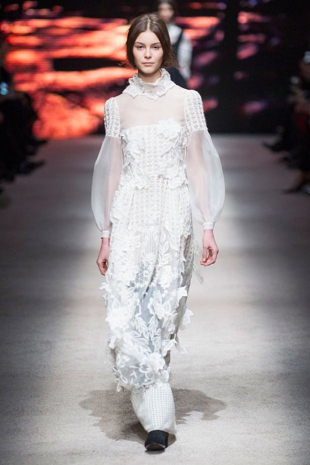 طلّة راقية في عالم التطريز مع Alberta Ferretti