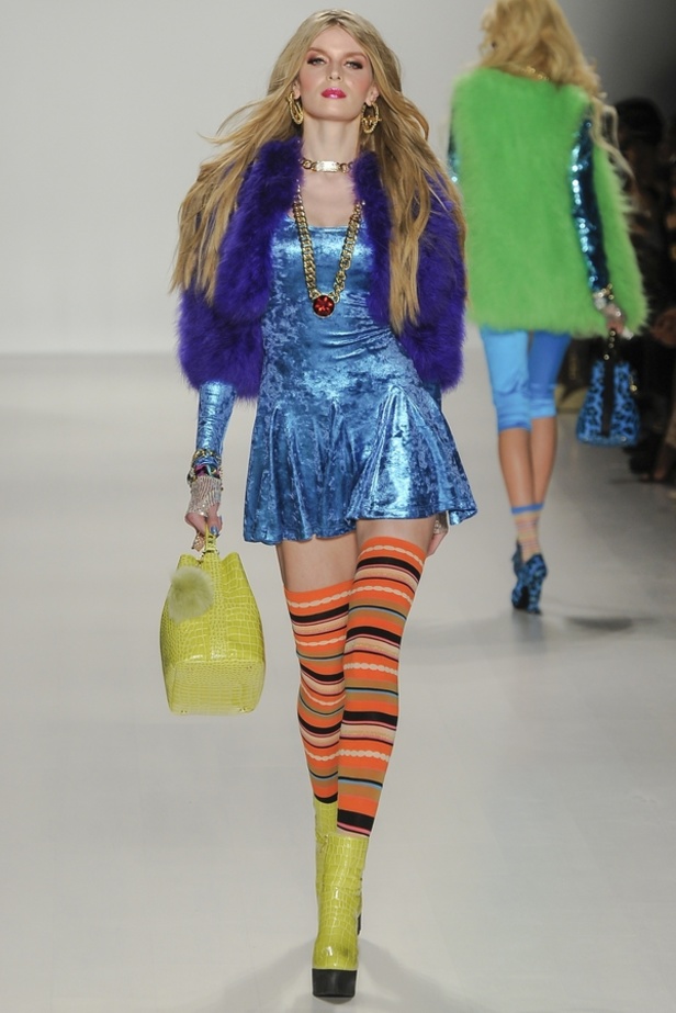 أجواء الثمانينيات في عرض Betsey Johnson