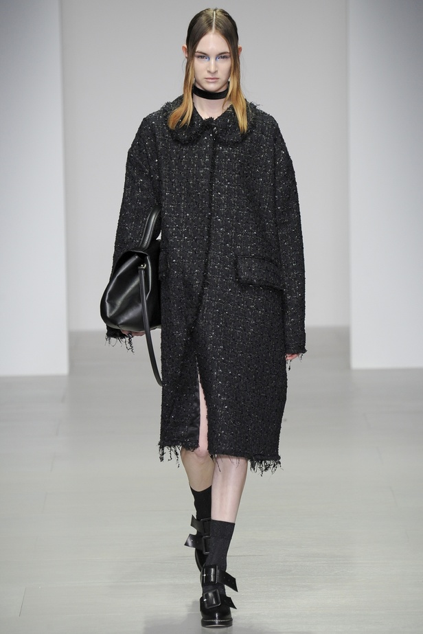 John Rocha رومانسية داكنة