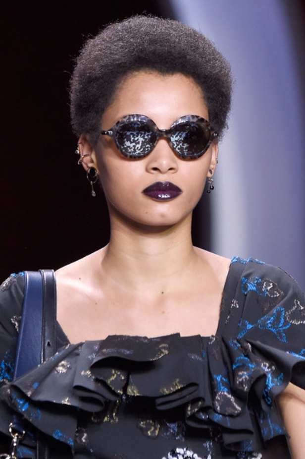 الأقمشة المطبّعة تبرز هوية ديور للأزياء الراقية 