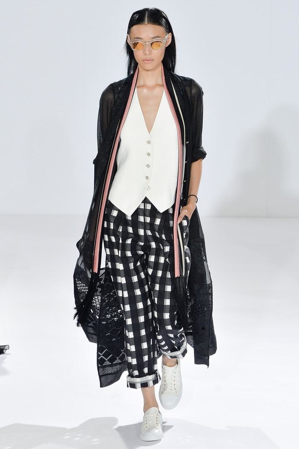 ربيع TEMPERLEY LONDON بألوان السما السبعة