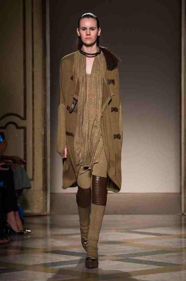 السفر تحت سحابة ربيع NICHOLAS K