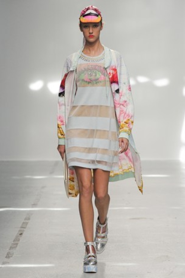 ورود ونقوش ملكية تحاكي مجموعة MANISH ARORA