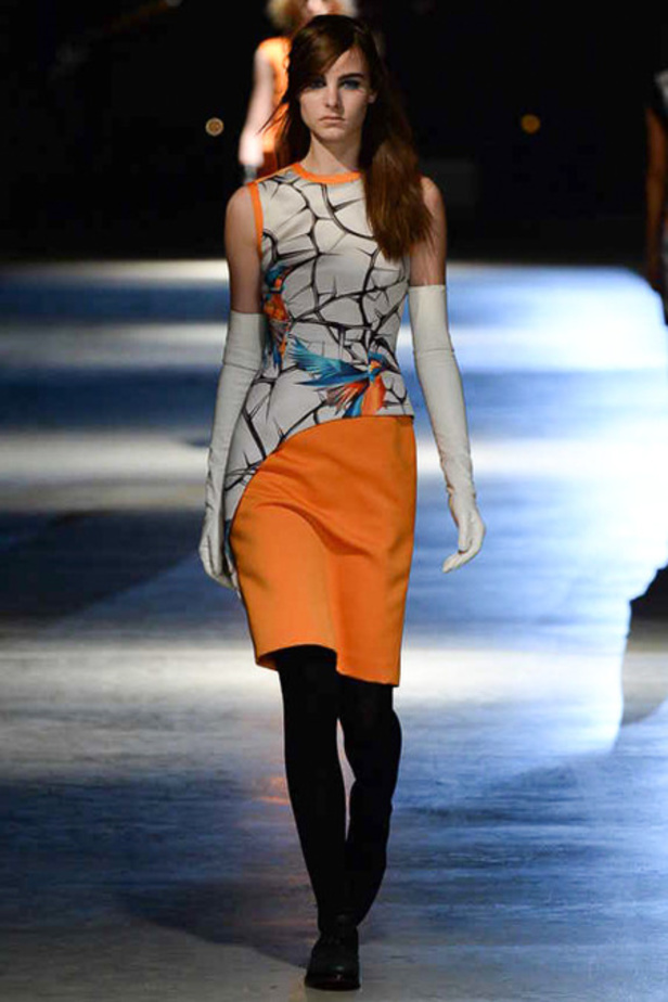 أزياء Giles... تفاصيل صغيرة تصنع الدهشة