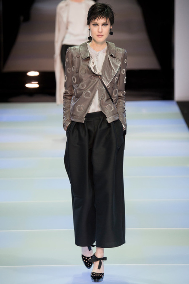 Emporio Armani يجمع تاريخ الموضة في عرض واحد