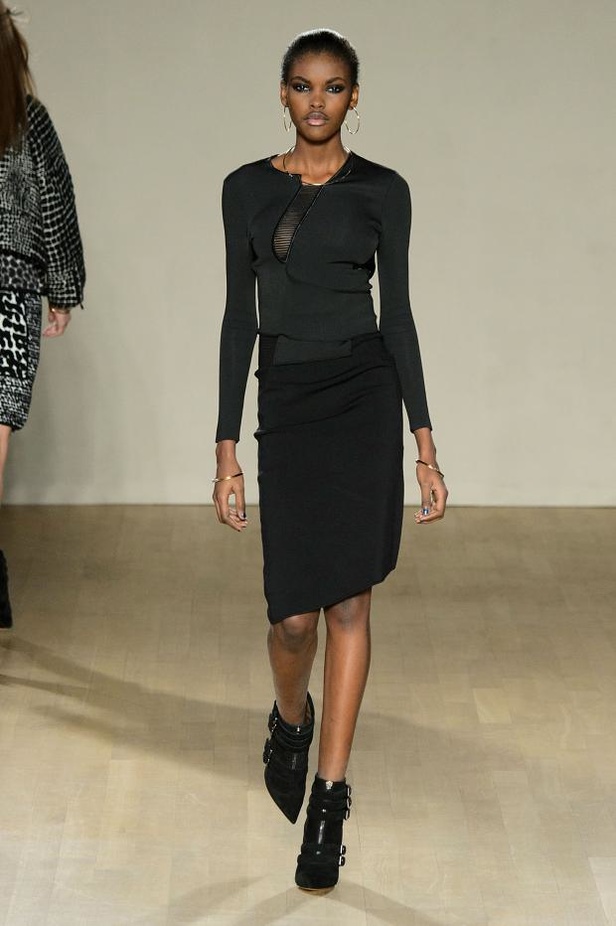 مجموعة Issa تتناغم بين الشراريب والأشكال الهندسية