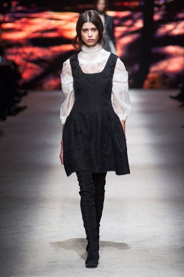 طلّة راقية في عالم التطريز مع Alberta Ferretti