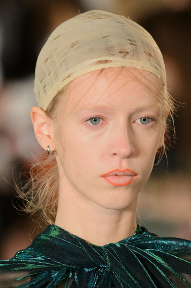 مجموعة فوضويّة وعشوائية لـMaison Margiela في عرض ربيع وصيف 2016