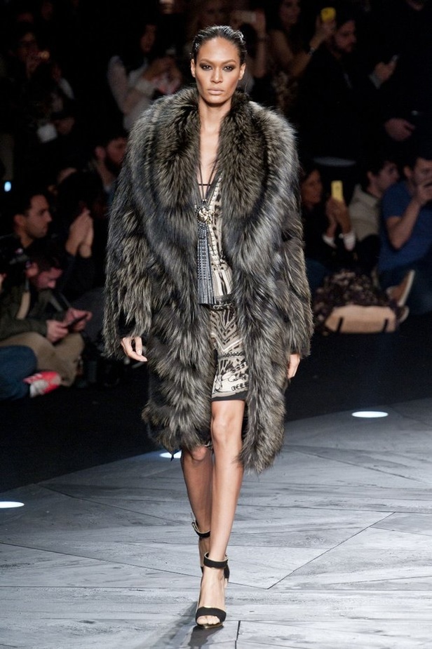 Roberto Cavalli... أناقة بسحر الغابات الاستوائية