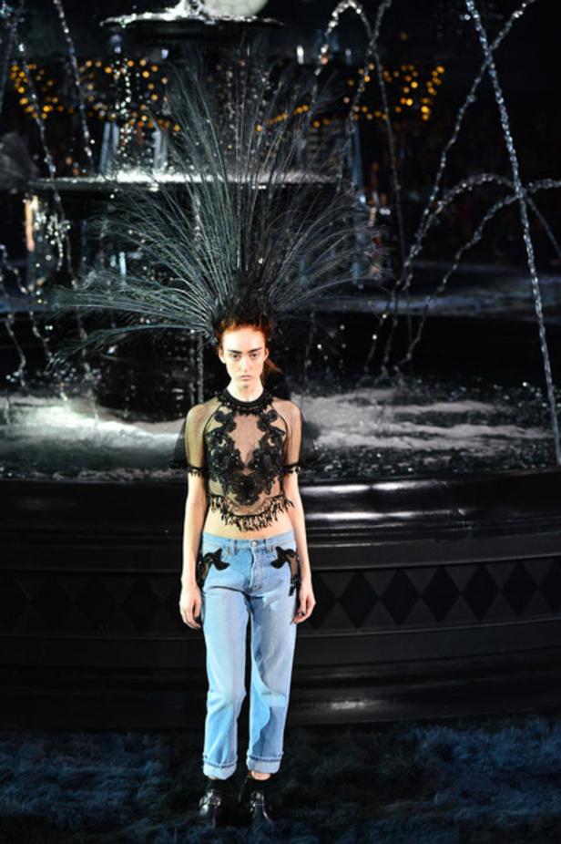 Louis Vuitton تودّع مارك جايكوبز في عرض استثنائي