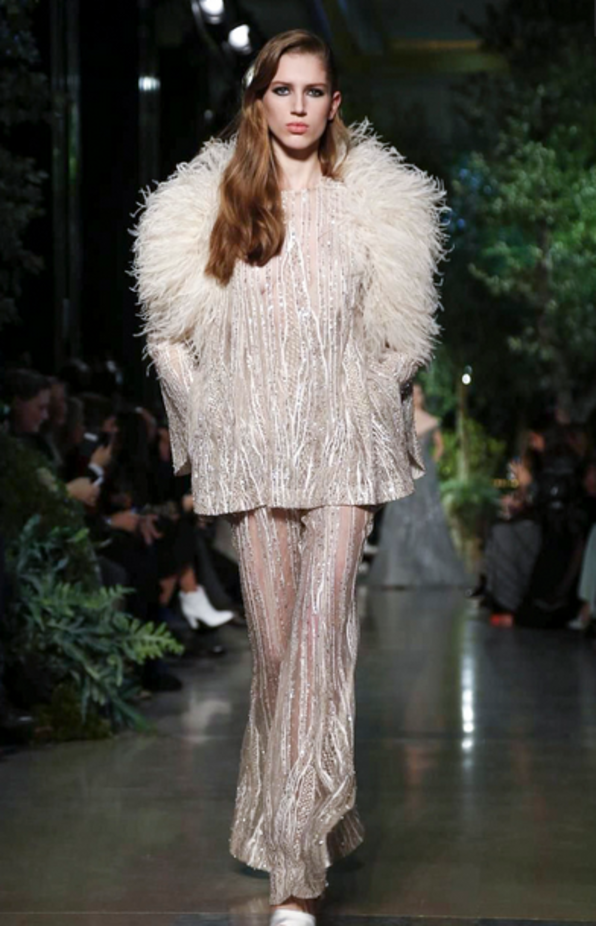 Elie Saab يمنح سندريلا سحر شهرزاد