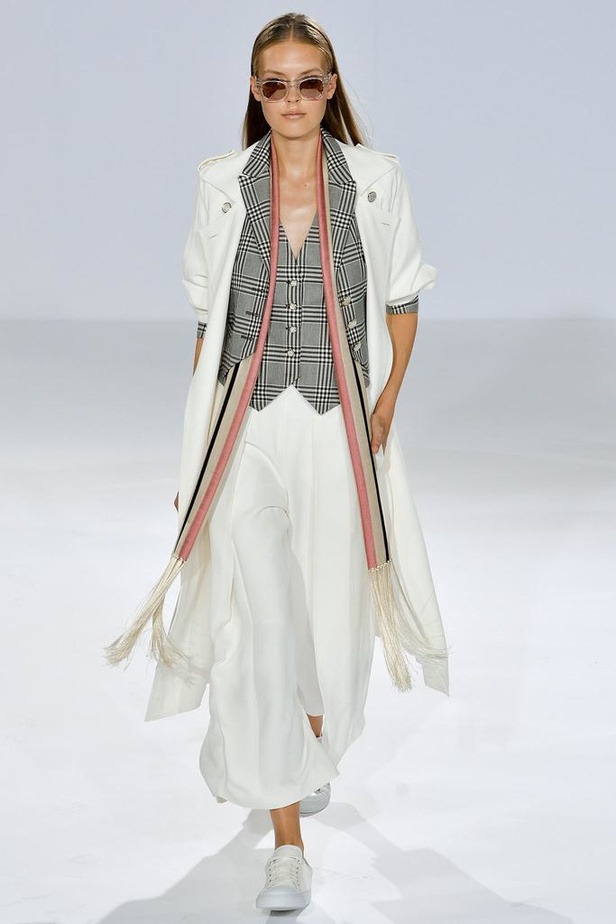 ربيع TEMPERLEY LONDON بألوان السما السبعة