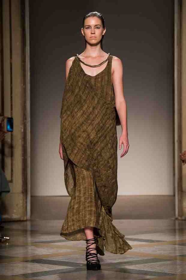 السفر تحت سحابة ربيع NICHOLAS K