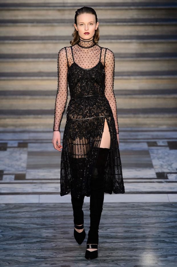 Julien Macdonald عاشق لموضة الشبك