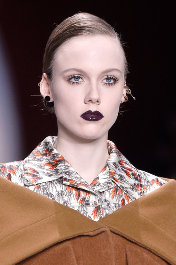 الأقمشة المطبّعة تبرز هوية ديور للأزياء الراقية 