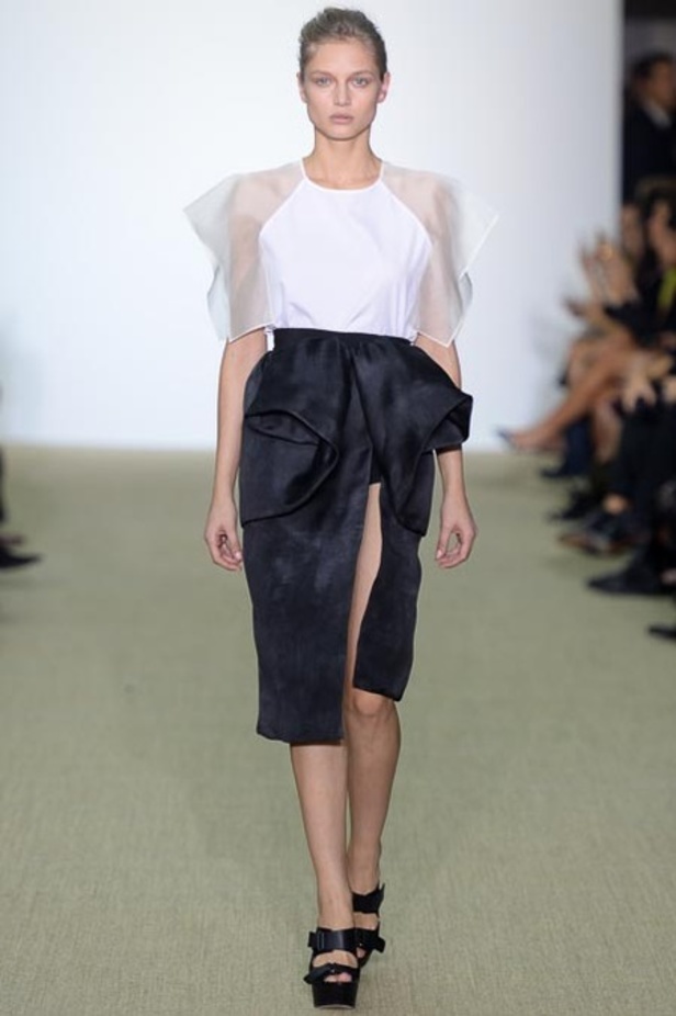 Giambattista Valli: السراويل القصيرة سحر الانوثة