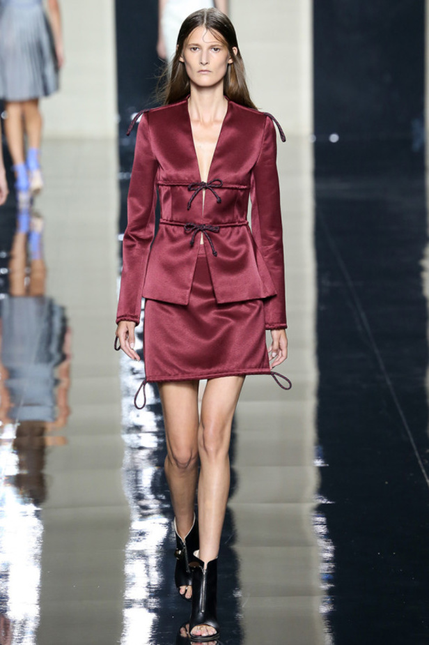 "كريستوفر كان" يبتعد عن الألوان القوية والنيون