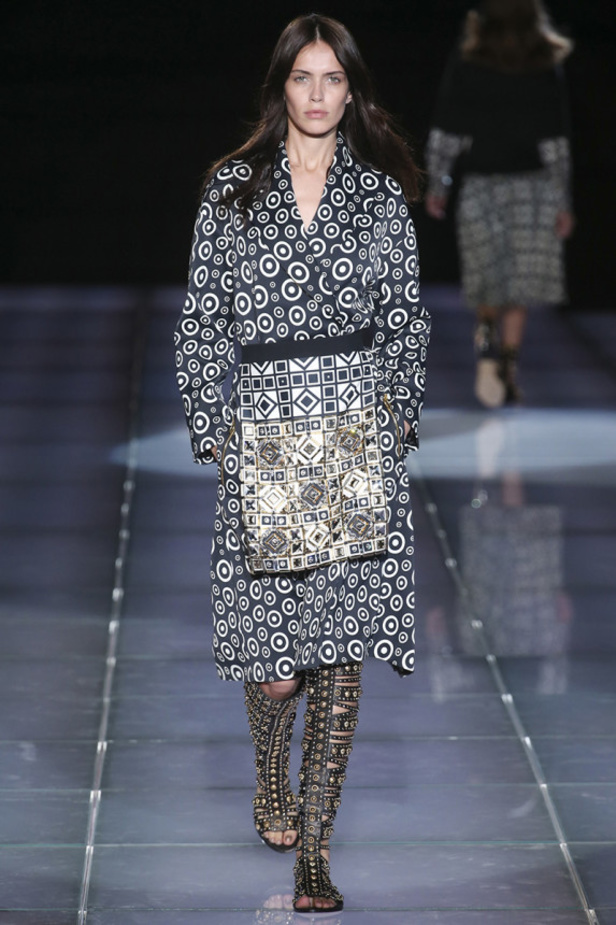 تخريمات دائرية ونقوش متداخلة في مجموعة FAUSTO PUGLISI