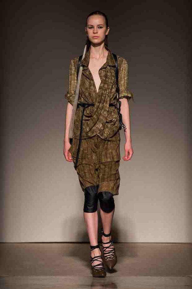 السفر تحت سحابة ربيع NICHOLAS K