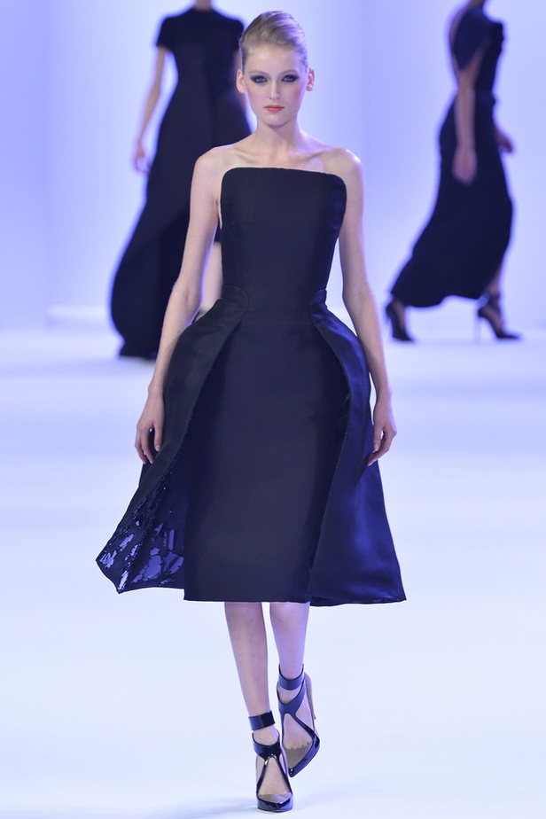 Stéphane Rolland أناقة الاصفر ورقيّ الابيض