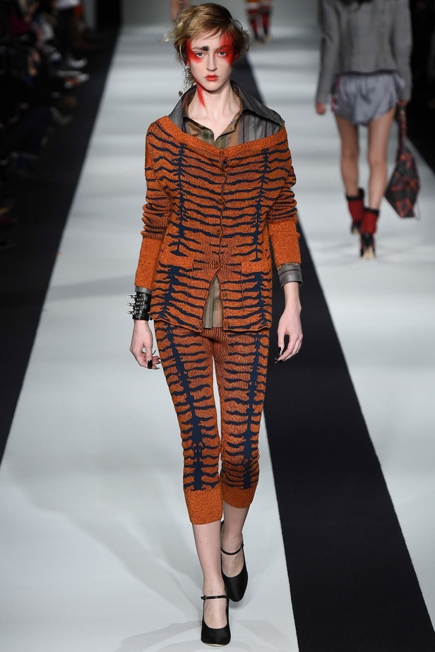 Vivienne Westwood Red Label....عرض مبهر ومفارق