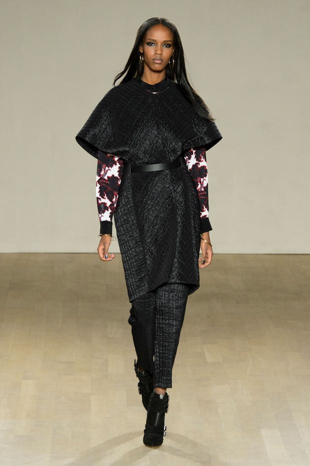 مجموعة Issa تتناغم بين الشراريب والأشكال الهندسية