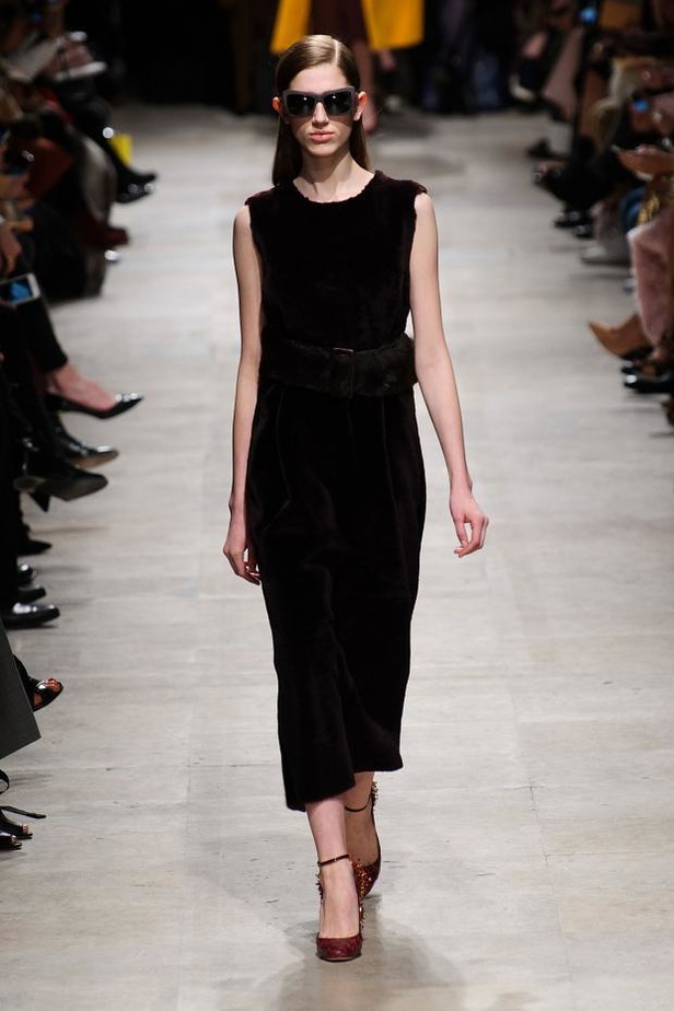 تصاميم دافئة وباريسية في عرض  Rochas