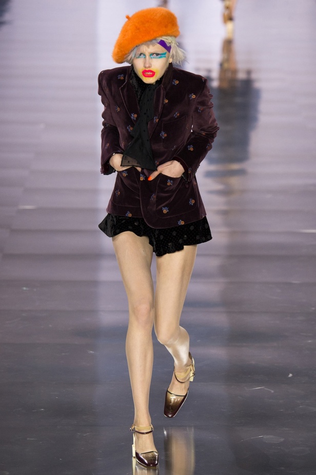 Galliano يعيد الفانتازيا للموضة في عرض Maison Margiela