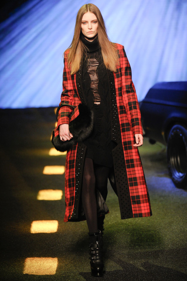 Philipp Plein: كوني أنيقة وصاخبة ودعي مسدسك جاهزا! 