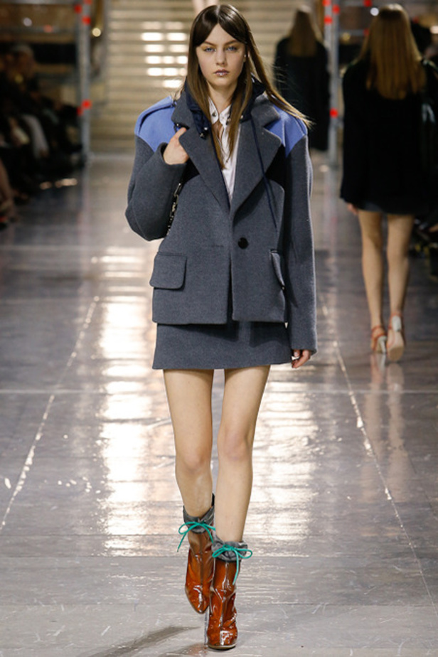 خريف Miu Miu... جمال بألوان السماء السبعة