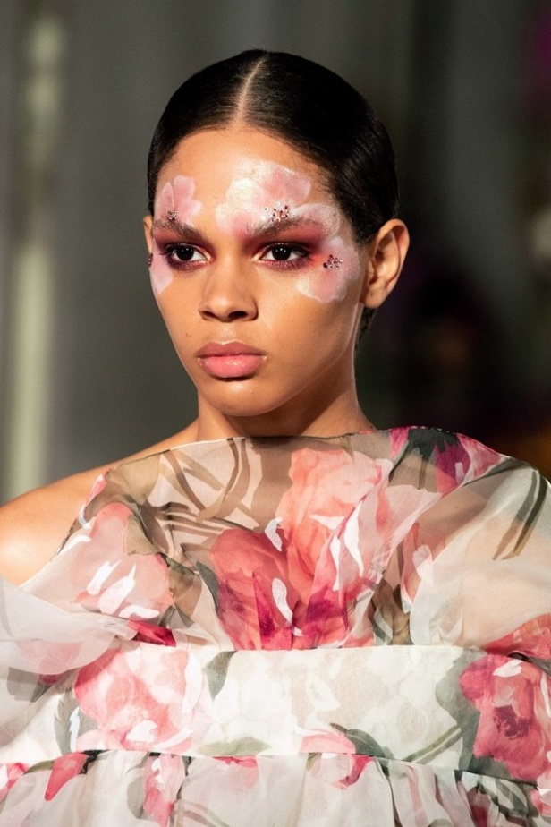 عرض أزياء فالنتينو لربيع 2019