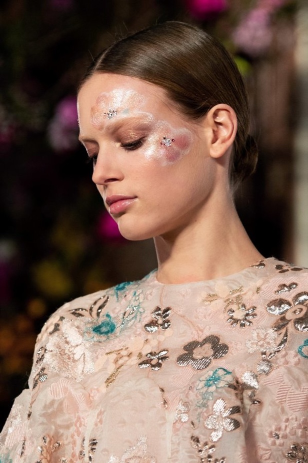 عرض أزياء فالنتينو لربيع 2019