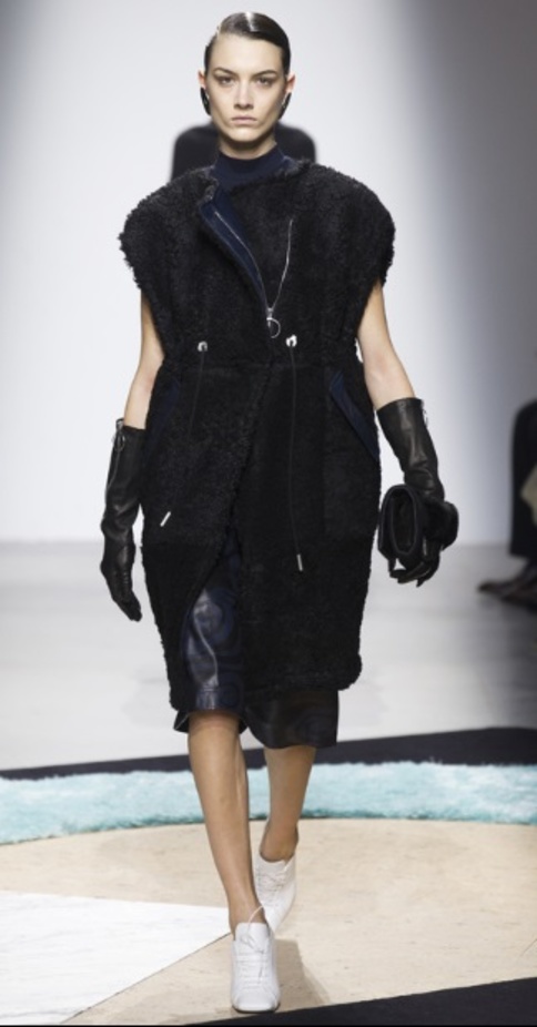 Acne Studios... وليمة تشبع النهم للتصاميم المتجددة  