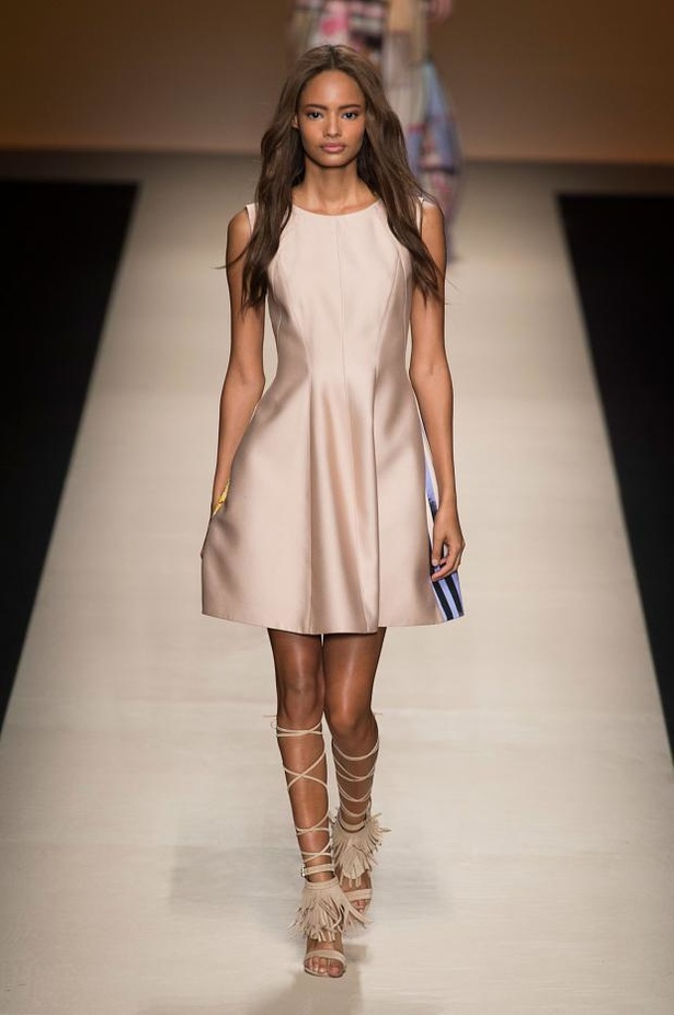 حوريات بوهيمية في عرض Alberta Ferretti لربيع وصيف 2015